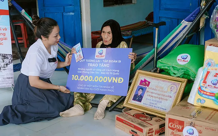 Hỗ trợ trực tuyến 24/7 qua Live Chat của VIP66